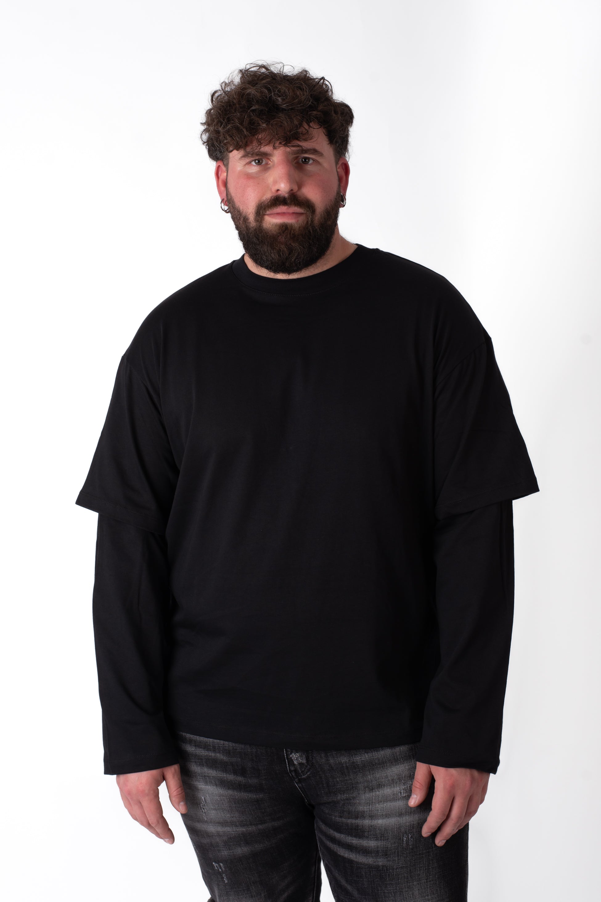 T-shirt nera doppia manica effetto layered oversize taglie forti uomo, vista frontale