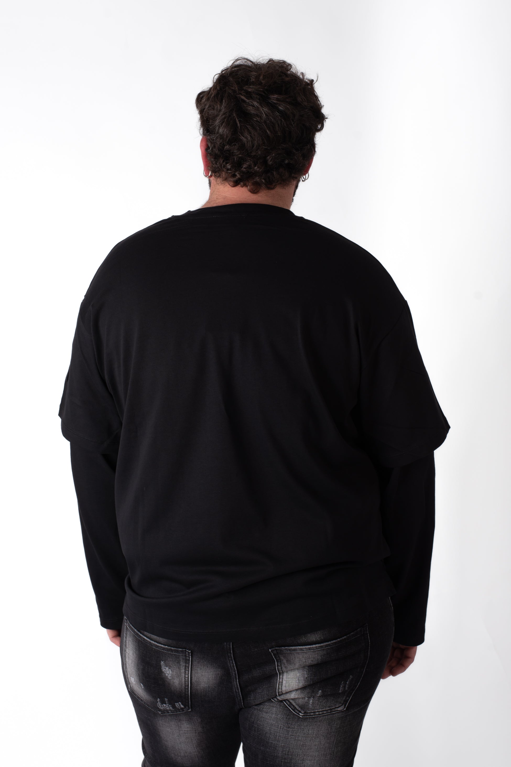 T-shirt nera doppia manica effetto layered oversize taglie forti uomo, vista retro