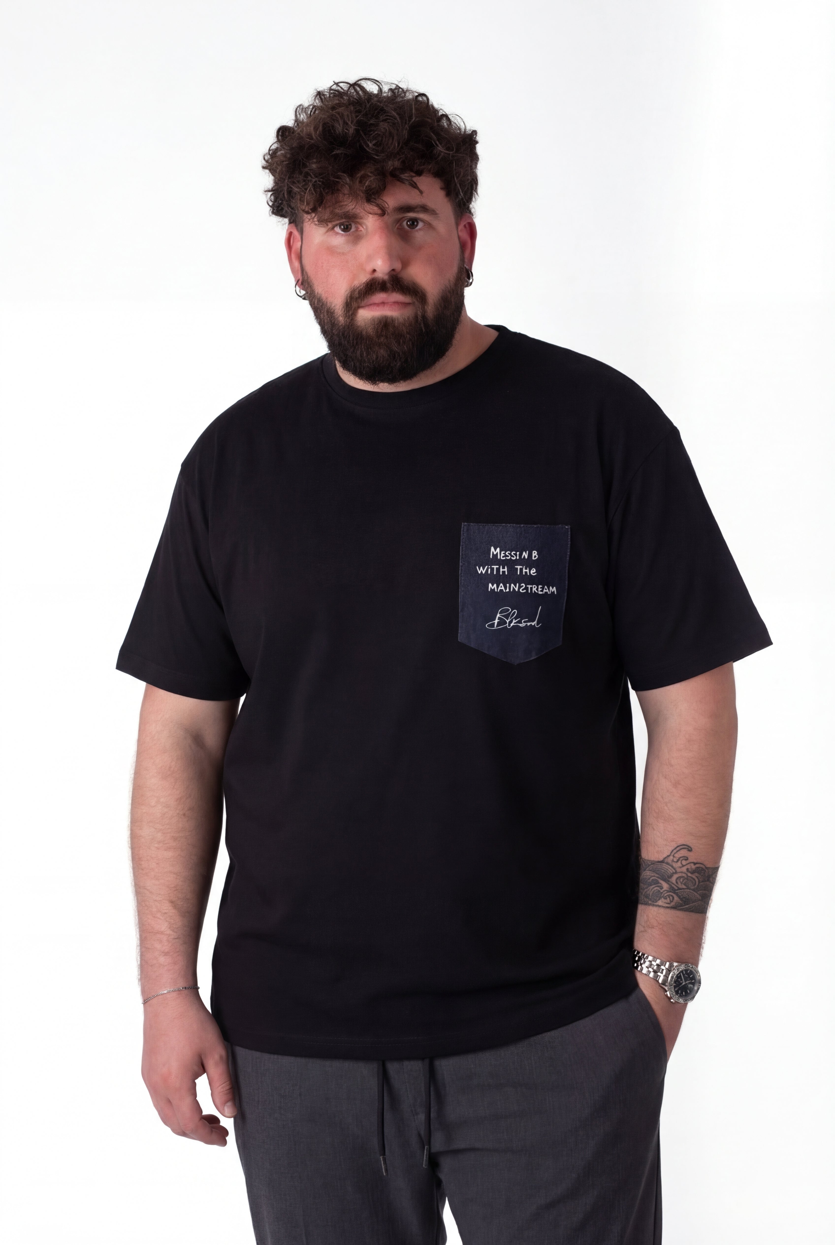 T-Shirt Nera con Taschino Uomo Taglie Forti