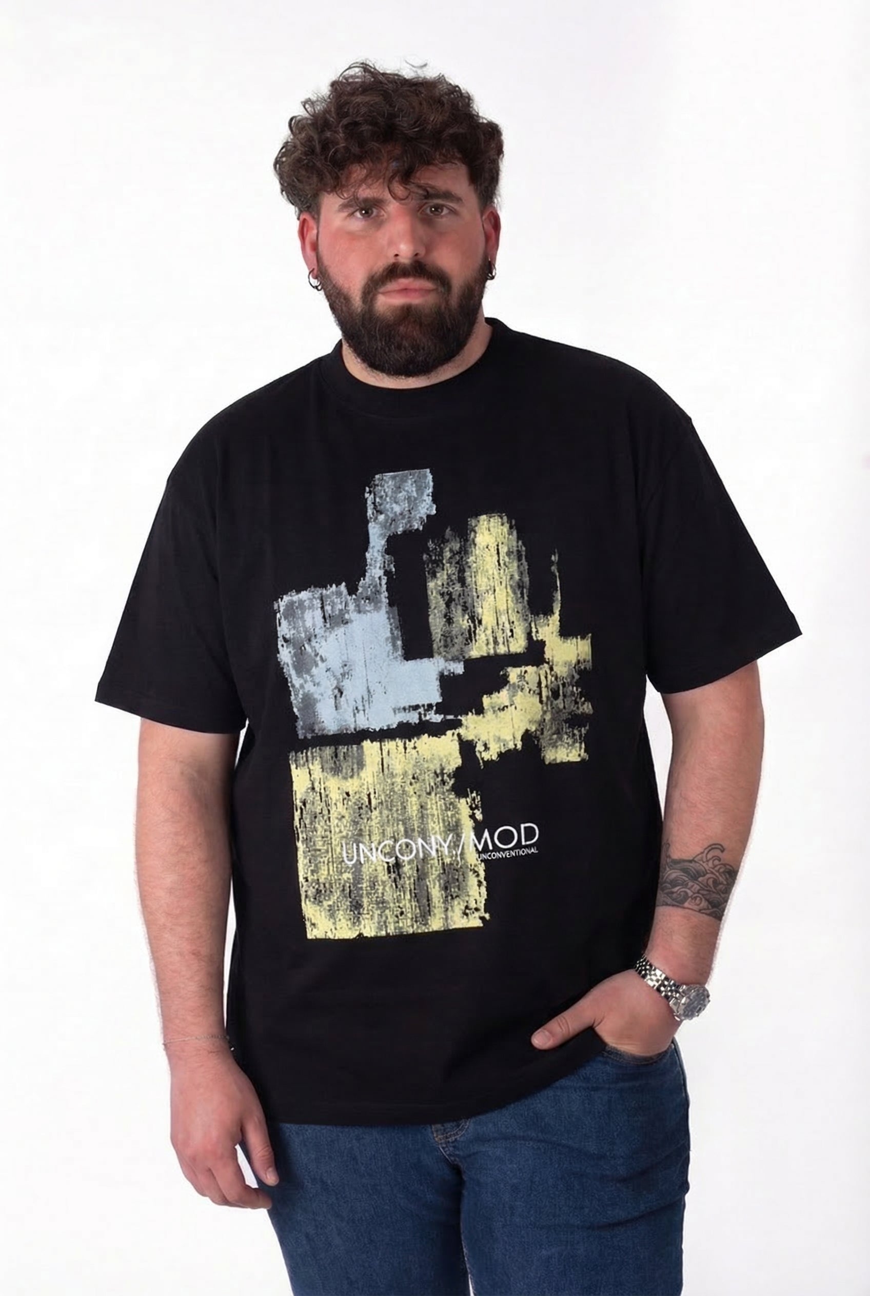 T-Shirt Nera "Unconventional" Uomo Taglie Forti