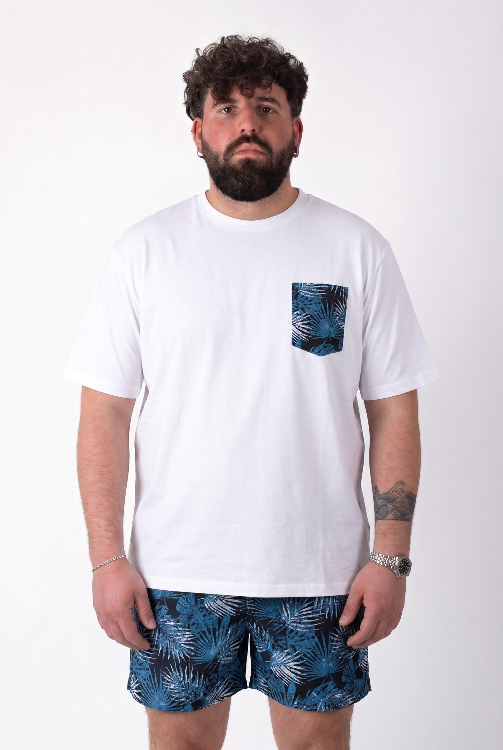T-Shirt Bianca con Taschino Fantasia Palme Blu Uomo Taglie Forti