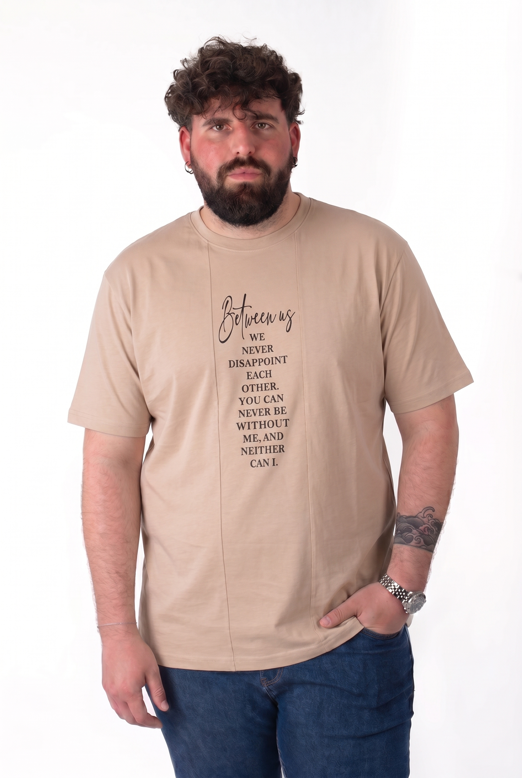 T-Shirt Beige "Between Us" Stampa Lettering Uomo Taglie Forti
