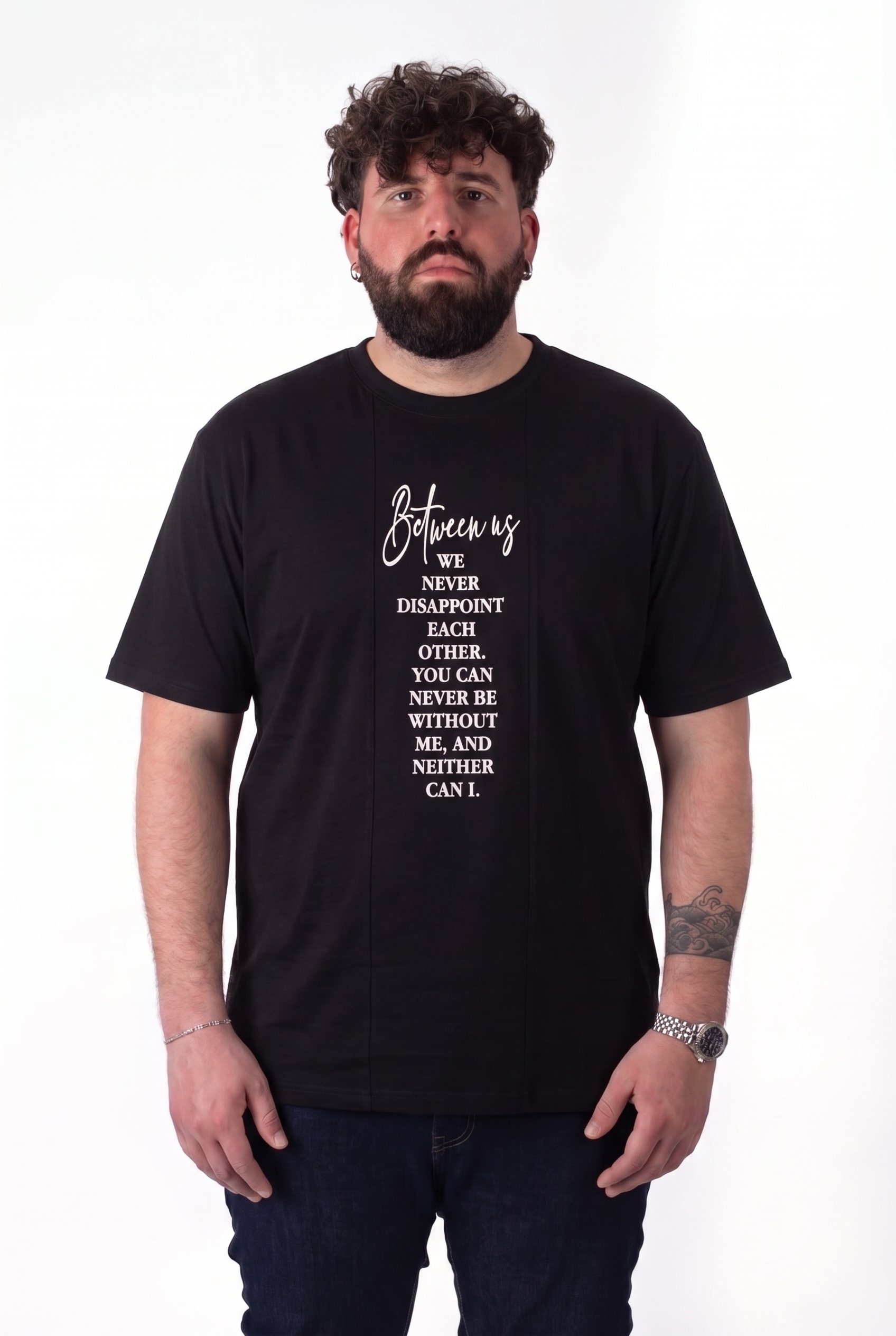 T-Shirt Nera "Between Us" Stampa Lettering Uomo Taglie Forti