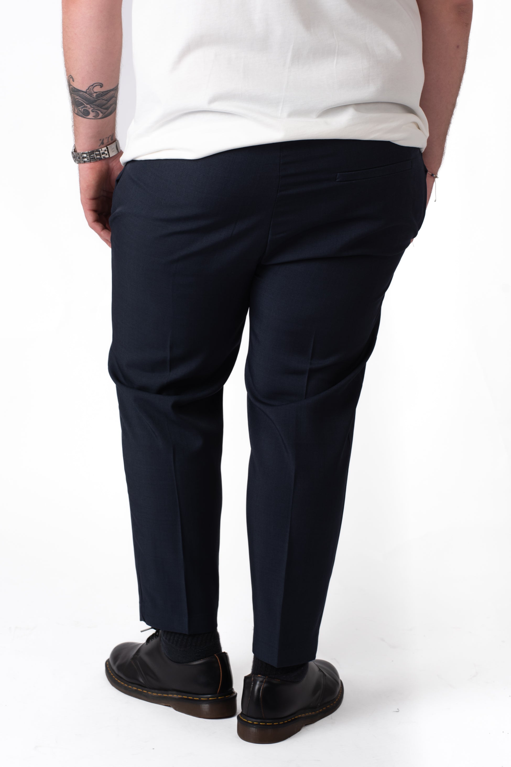 Pantaloni blu navy eleganti con coulisse taglie forti uomo, dettaglio fit retro