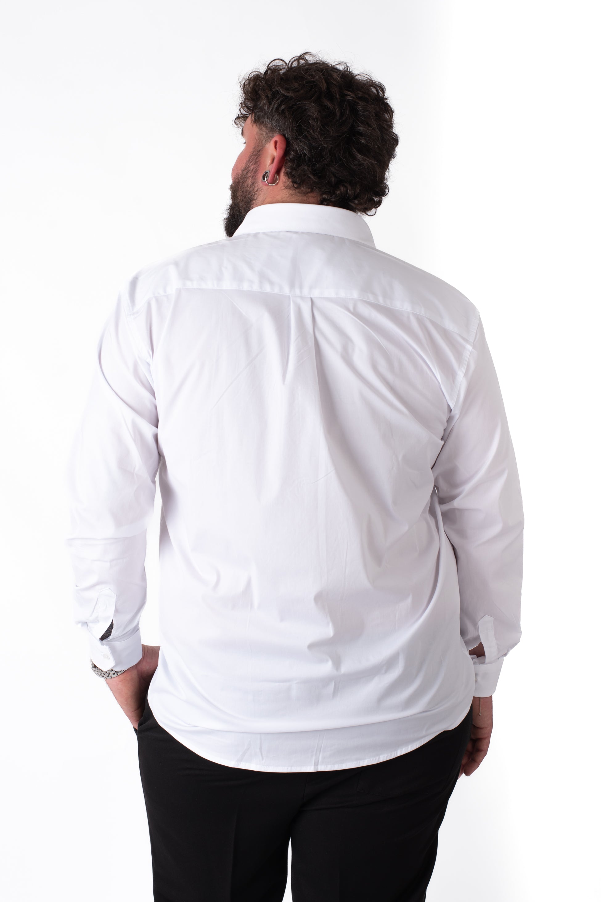 Camicia bianca stretch taglie forti uomo, vista frontale e retro su modello