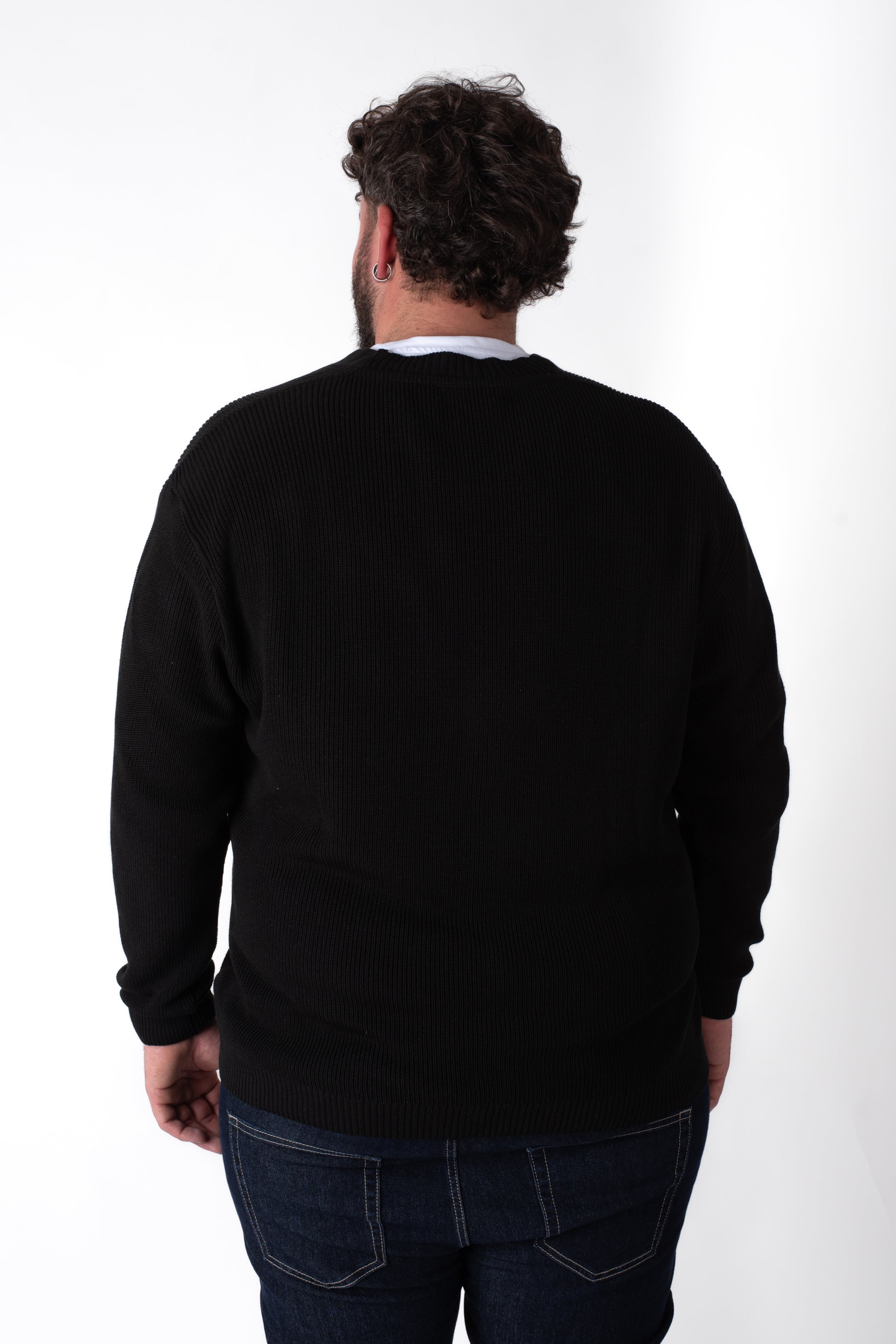 Cardigan Nero maglia a coste con bottoni taglie forti uomo su modello vista retro