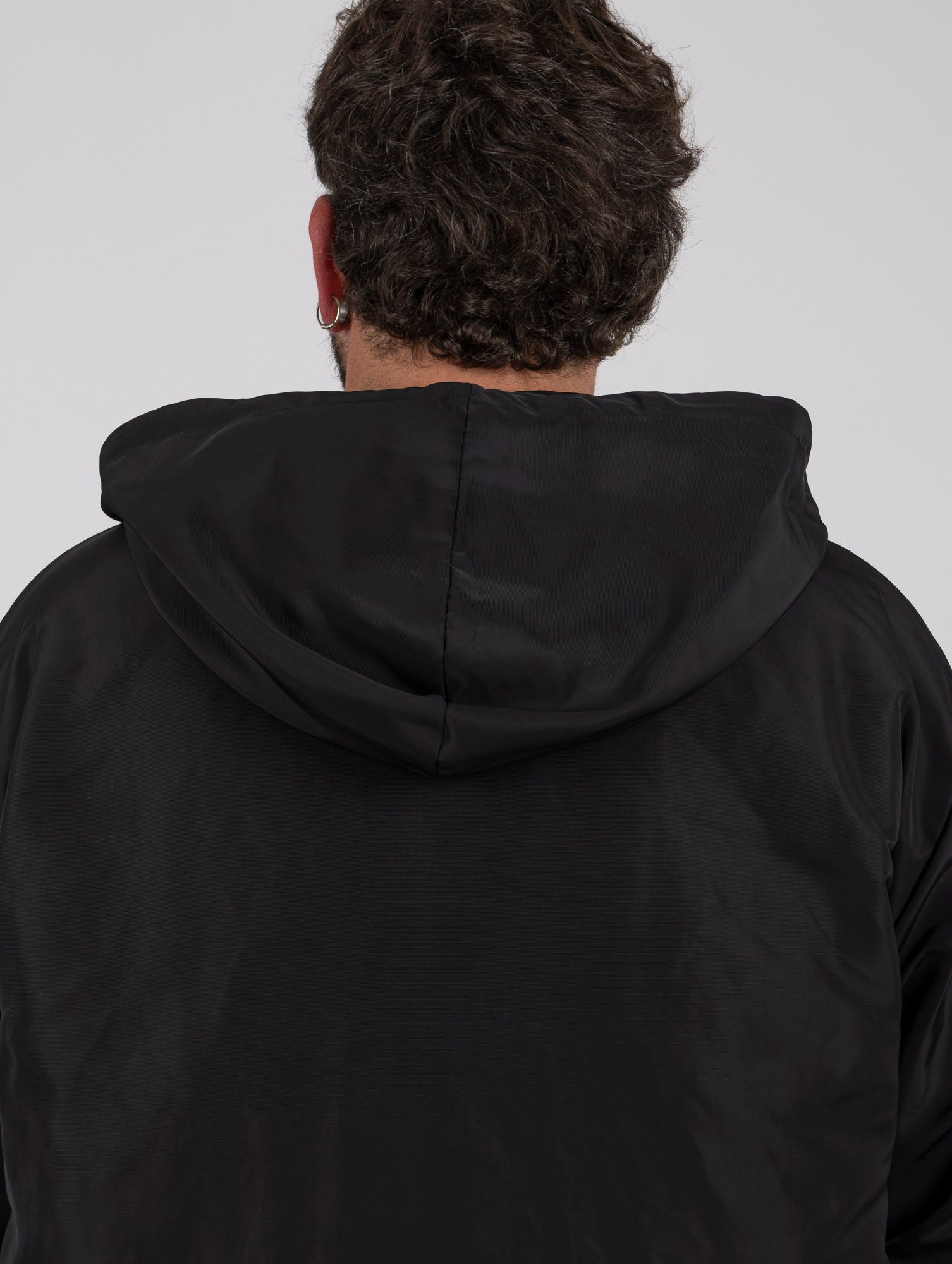 Giacca a Vento Nera con Cappuccio Uomo Taglie Forti
