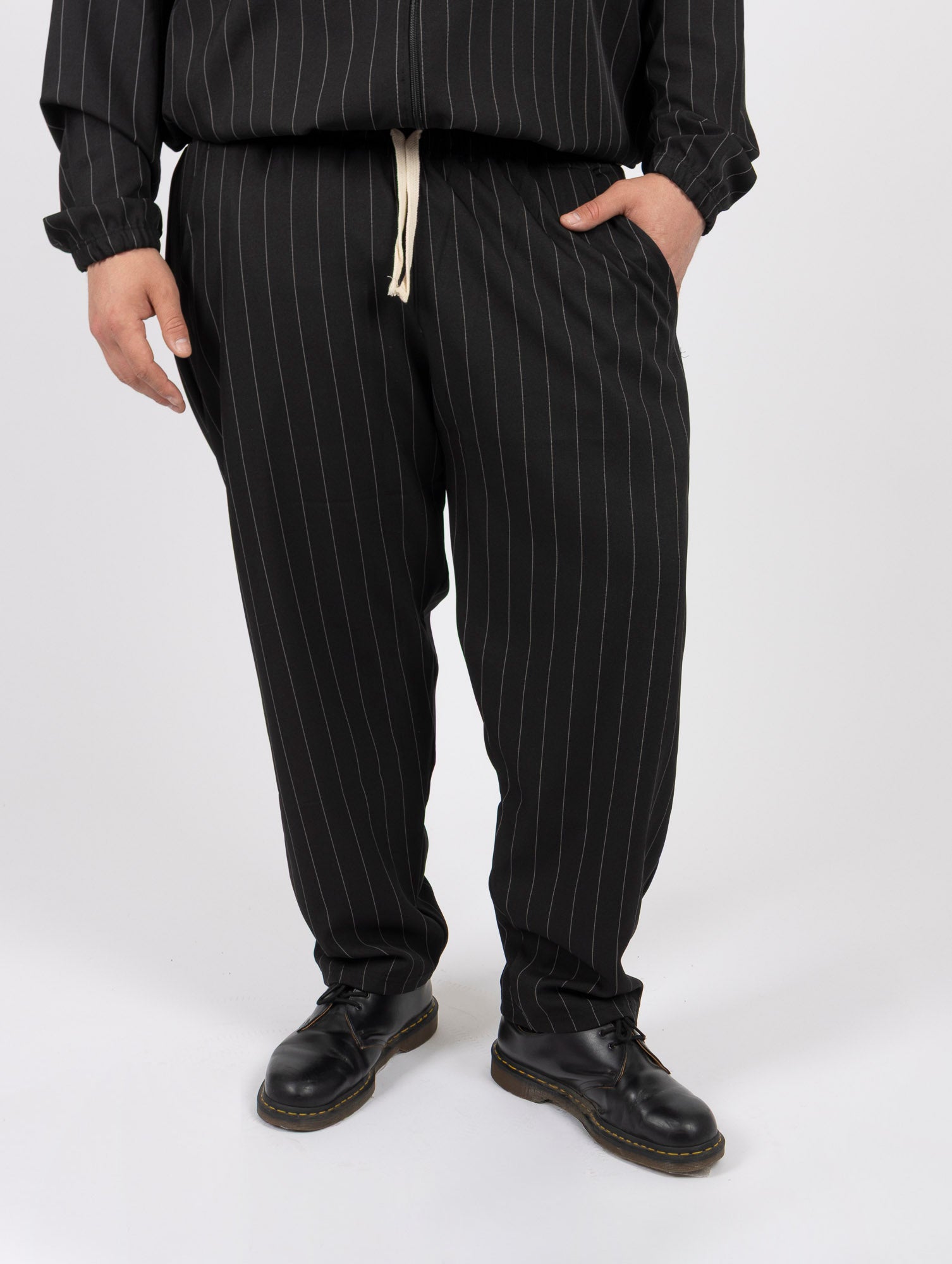 Pantaloni Neri Gessati con Molla in Vita Uomo Taglie Forti