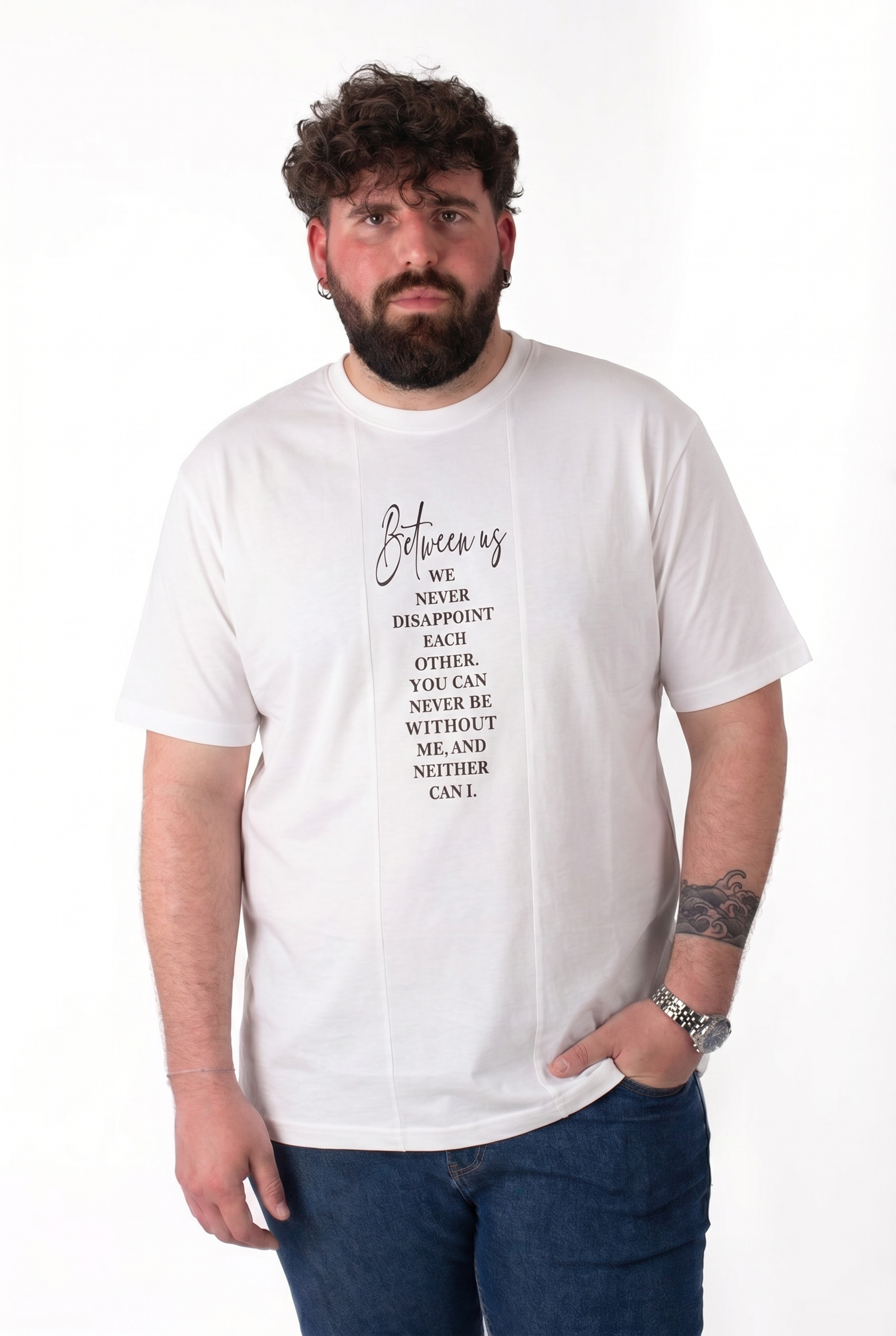 T-Shirt Bianca "Between Us" Stampa Lettering Uomo Taglie Forti